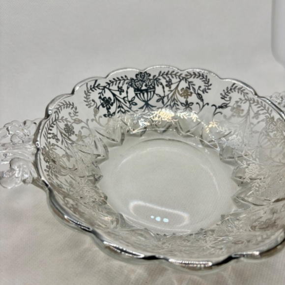Silver City, Silver Inlay "Basket of Flowers with Garland" Glass Bowl w/ Handles - Picture 5 of 7